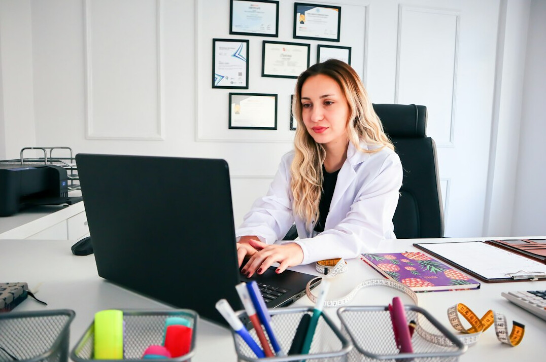 professional woman learning online